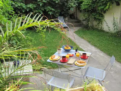 Jardin de l'établissement Le Jardin de Cécile et Benoit - Bed and Breakfast