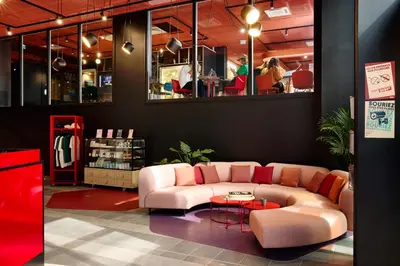 Coin salon dans l'établissement Hife Paris Issy Porte de Versailles