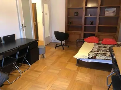 Coin salon dans l'établissement Grand appartement proche métro