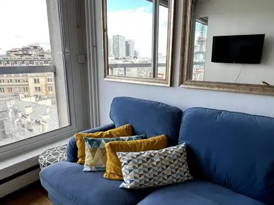 Coin salon dans l'établissement Tour Eiffel - Studio vue imprenable au-dessus des toits, balcon
