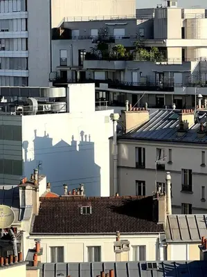 Vue générale sur Paris ou vue de la ville depuis l'appartement