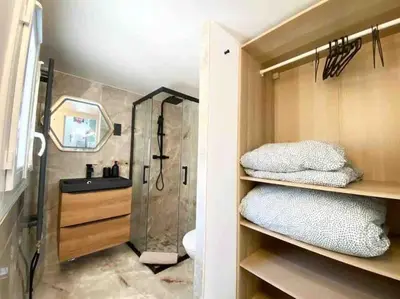 Salle de bains dans l'établissement Appartement Chic au calme