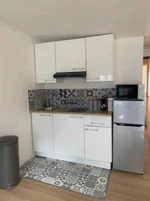 Cuisine ou kitchenette dans l'établissement Gaité 4 personnes