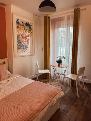 Un ou plusieurs lits dans un hébergement de l'établissement Studio indépendant près de Montmartre