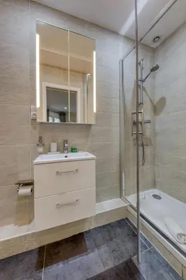 Salle de bains dans l'établissement L'Orée de Garnier I 1BR I 10 min from Opéra