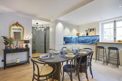 Cuisine ou kitchenette dans l'établissement Apartment Notre Dame de Paris by Studio prestige