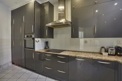 Cuisine ou kitchenette dans l'établissement Apartment Center of Paris Montmartre by Studio prestige