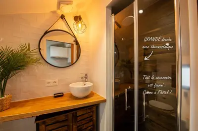 Salle de bains dans l'établissement Studio Mansart