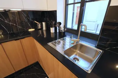 Cuisine ou kitchenette dans l'établissement Neuf & Cosy - 2 chambres - 11e