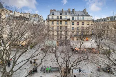Vue générale sur Paris ou vue de la ville depuis l'appartement