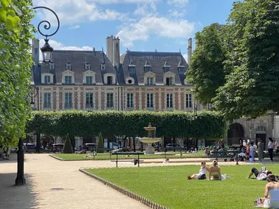 Plan de l'établissement Appartement de Standing - Place des Vosges - Cozy 2 pieces - une chambre