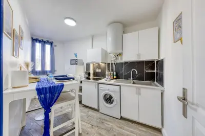Cuisine ou kitchenette dans l'établissement Appartement chic proche gare de Clamart + Netflix