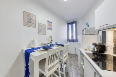 Cuisine ou kitchenette dans l'établissement Appartement chic proche gare de Clamart + Netflix