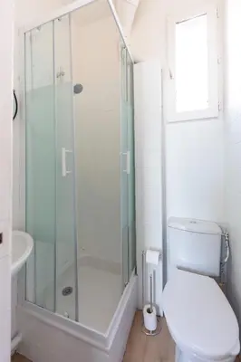 Salle de bains dans l'établissement Le Cocon - Cinéma