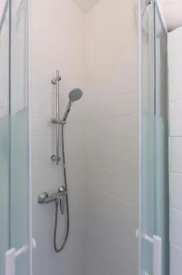 Salle de bains dans l'établissement Le Cocon - Cinéma
