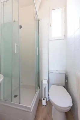 Salle de bains dans l'établissement Le Cocon - Cinéma