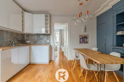 Cuisine ou kitchenette dans l'établissement R'Apparts T3 Paris 9ème L'Incontournable