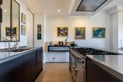 Cuisine ou kitchenette dans l'établissement GuestReady - Bright getaway near Bois de Boulogne