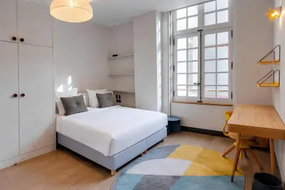 Un ou plusieurs lits dans un hébergement de l'établissement Villa Bastille with Services by Pick A Flat