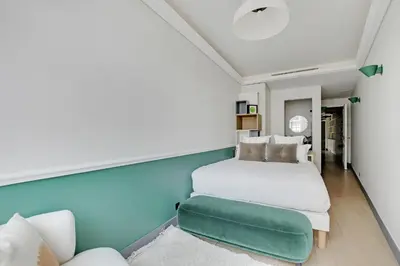 Un ou plusieurs lits dans un hébergement de l'établissement Villa Bastille with Services by Pick A Flat