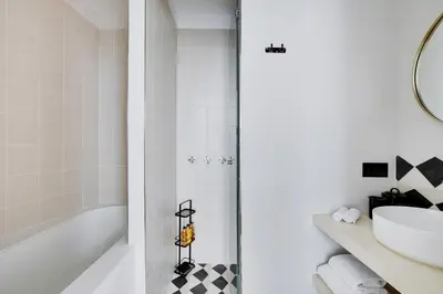 Salle de bains dans l'établissement Villa Bastille with Services by Pick A Flat