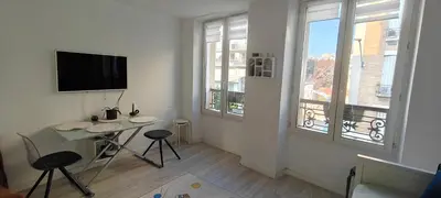 Télévision ou salle de divertissement dans l'établissement Appartement paisible