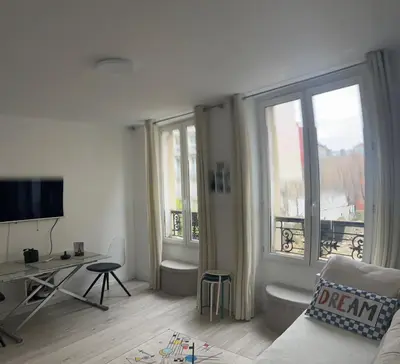 Télévision ou salle de divertissement dans l'établissement Appartement paisible
