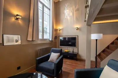 Télévision ou salle de divertissement dans l'établissement Paris 1er - Magnifique duplex