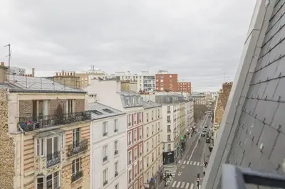 Vue générale sur Paris ou vue de la ville depuis l'appartement