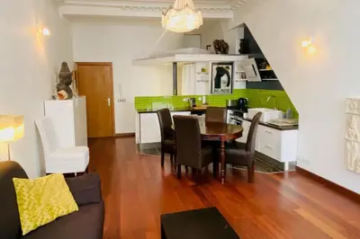 Cuisine ou kitchenette dans l'établissement 1 Bed Apartment Sleeps 4 Mezzanine -WiFi -Tv