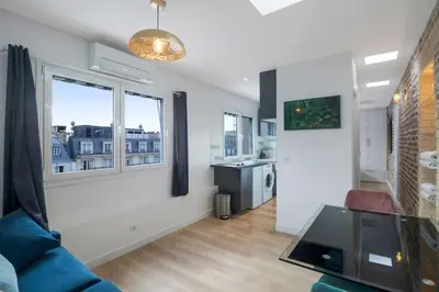 Cuisine ou kitchenette dans l'établissement 1 Bedroom#Haussmann#Amazing view#EffeilTower#AC