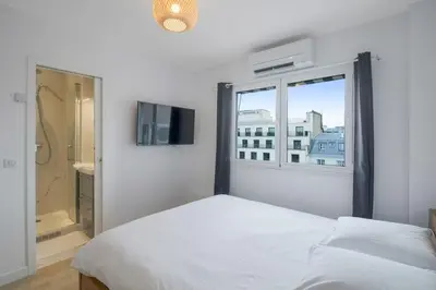 Un ou plusieurs lits dans un hébergement de l'établissement 1 Bedroom#Haussmann#Amazing view#EffeilTower#AC