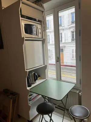 Cuisine ou kitchenette dans l'établissement Deux chambres en plein cœur de Montmartre, Paris