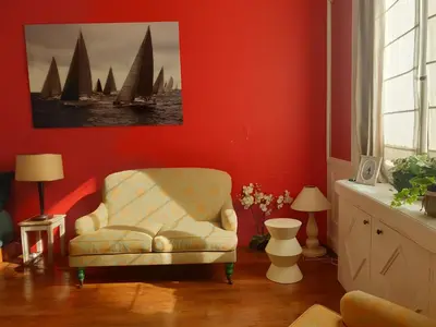 Coin salon dans l'établissement Appartement haussmannien cosy
