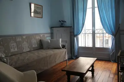 Coin salon dans l'établissement Apartment Lourmel