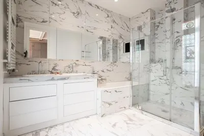 Salle de bains dans l'établissement Deluxe Paris St Germain Suite