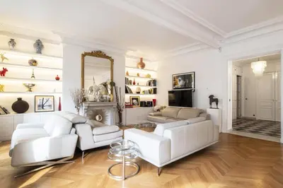 Télévision ou salle de divertissement dans l'établissement Deluxe Paris St Germain Suite