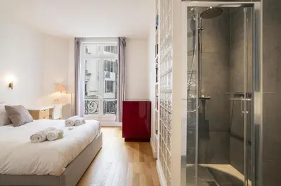 Un ou plusieurs lits dans un hébergement de l'établissement Deluxe Paris St Germain Suite