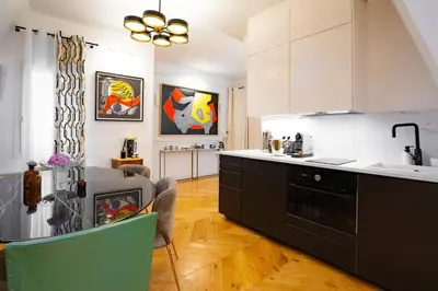 Cuisine ou kitchenette dans l'établissement Luxueuse suite