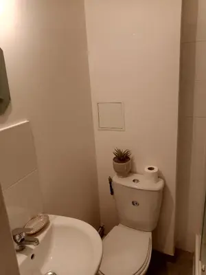 Salle de bains dans l'établissement Joli