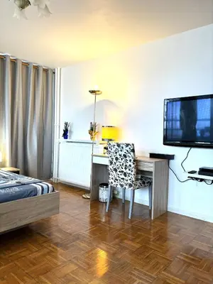 Un ou plusieurs lits dans un hébergement de l'établissement Chambre Arena Porte La Chapelle