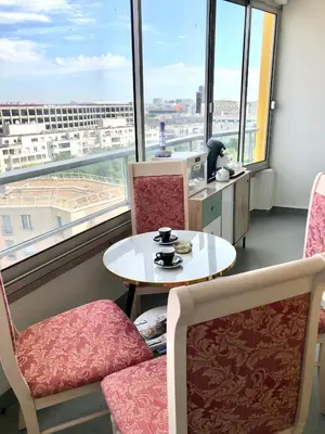 Coin salon dans l'établissement Chambre Arena Porte La Chapelle