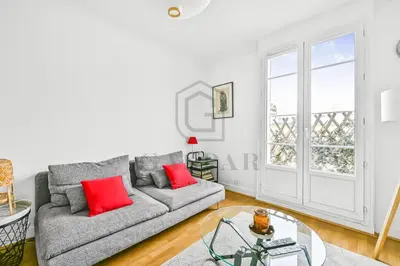 Coin salon dans l'établissement GASPAR - 2 pièces au dernier étage avec balcon
