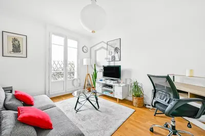 Télévision ou salle de divertissement dans l'établissement GASPAR - 2 pièces au dernier étage avec balcon