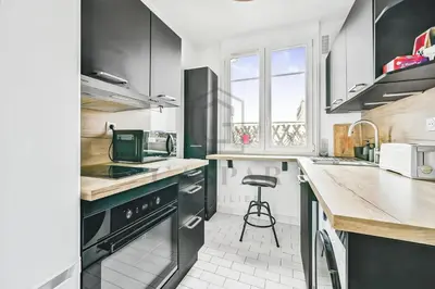 Cuisine ou kitchenette dans l'établissement GASPAR - 2 pièces au dernier étage avec balcon