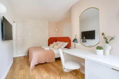 Télévision ou salle de divertissement dans l'établissement La vie en Rose - 2 chambres doubles