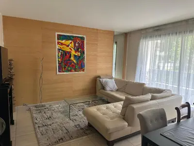 Coin salon dans l'établissement Joli appartement 49 m² proche centre Paris,