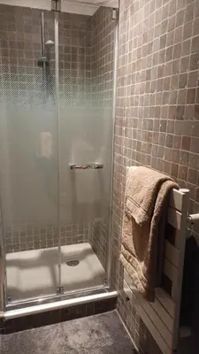 Salle de bains dans l'établissement Chambre d'ALO