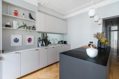 Cuisine ou kitchenette dans l'établissement Luxe à Boulogne : Appart. Haut Standing