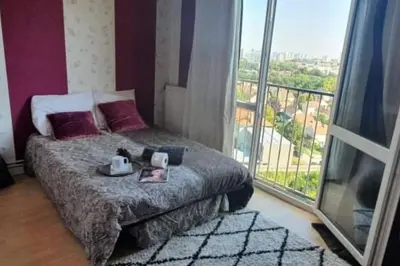 Un ou plusieurs lits dans un hébergement de l'établissement viewTower eiffel 1 ROOM PRIVATE no#2 COLOCATION chez habitant